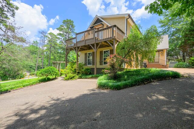 685 River Cliff