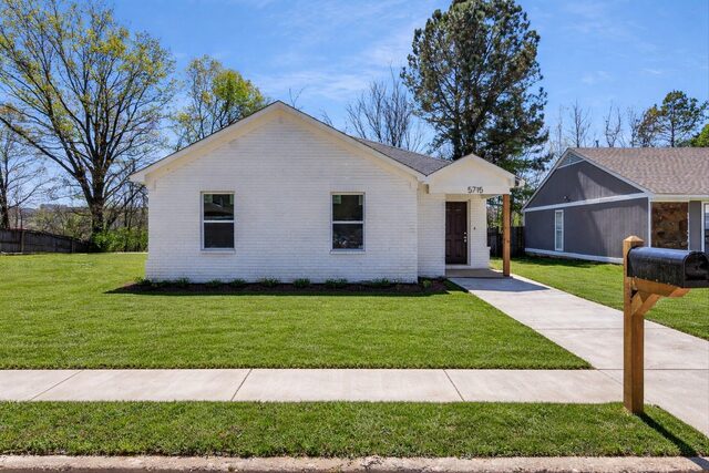 5715 Maple Tree