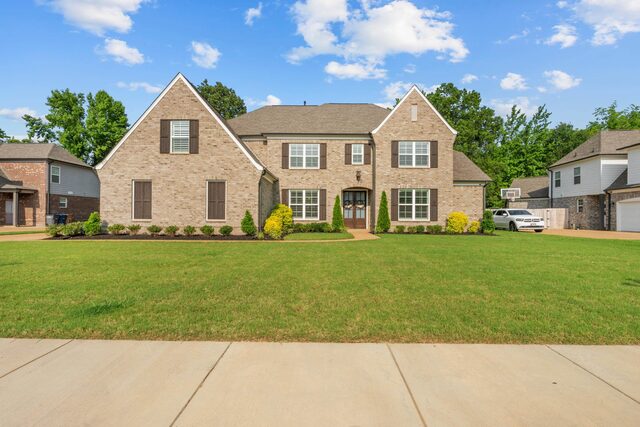 4916 Maple Walk