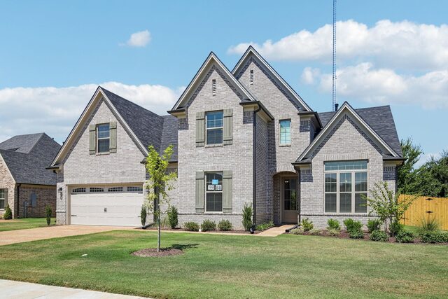 100 Laurel Wood