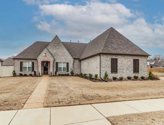 810 Mebane
