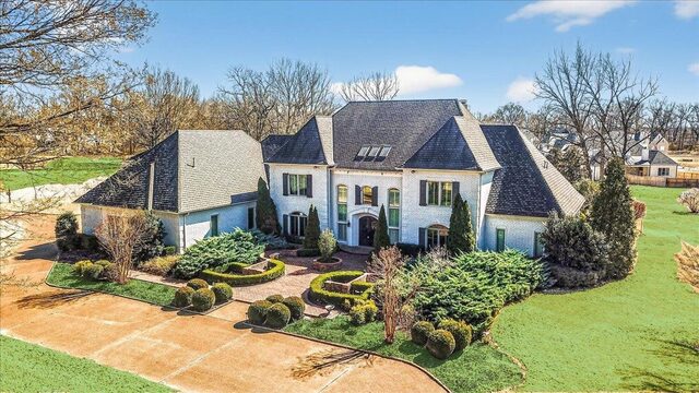 9141 Forest Bend