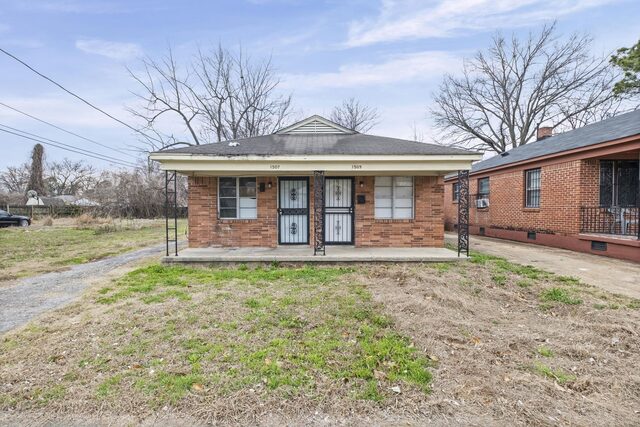 1507 Oakwood