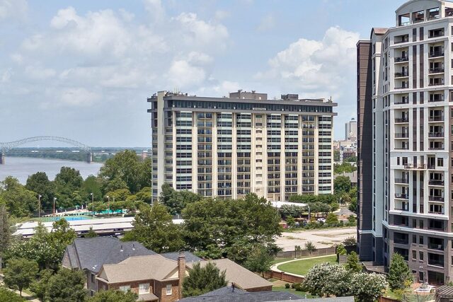 655 Riverside