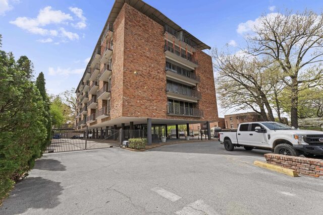 2195 Poplar