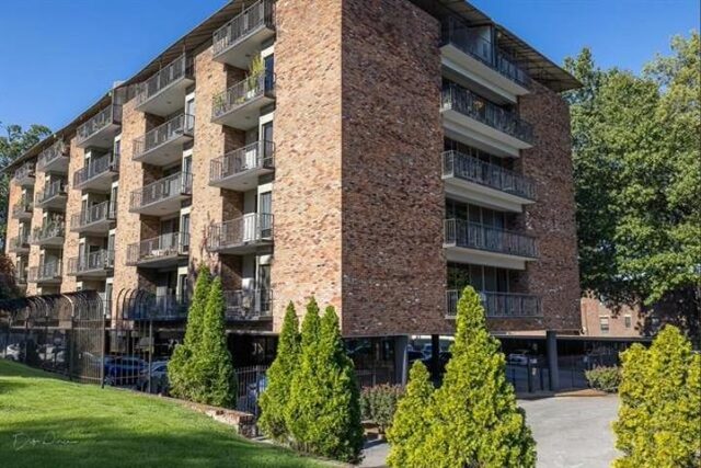 2195 Poplar