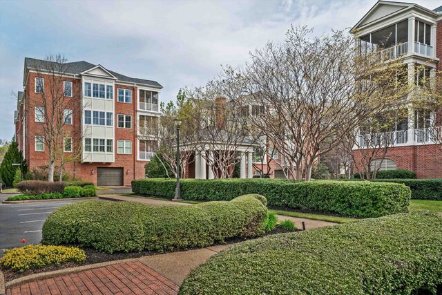 5194 Lexington Club
