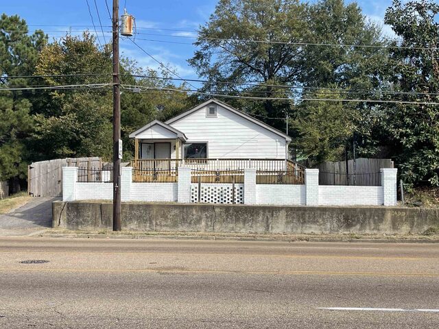 3240 Watkins