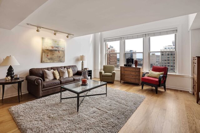 66 Monroe #1004