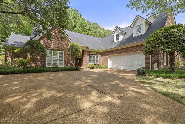 2142 Lake Page