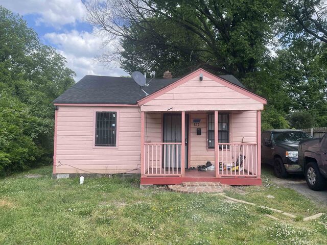 832 Maywood