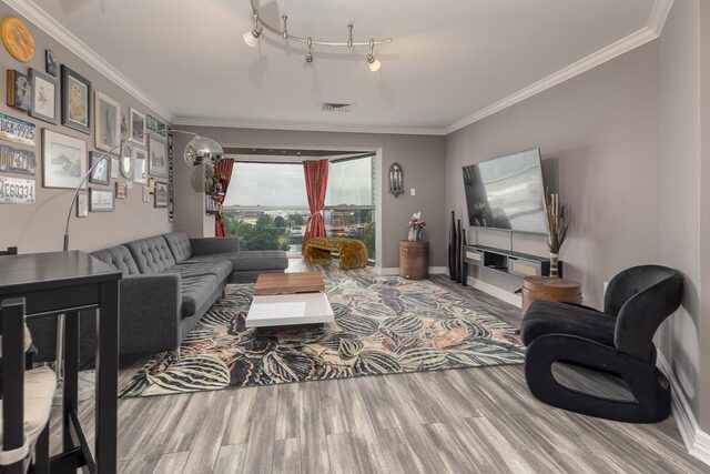 655 Riverside