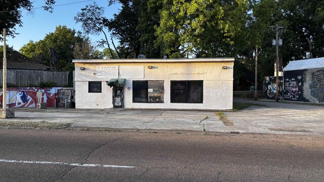 1706 Lamar