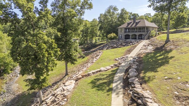 202 Riverbend