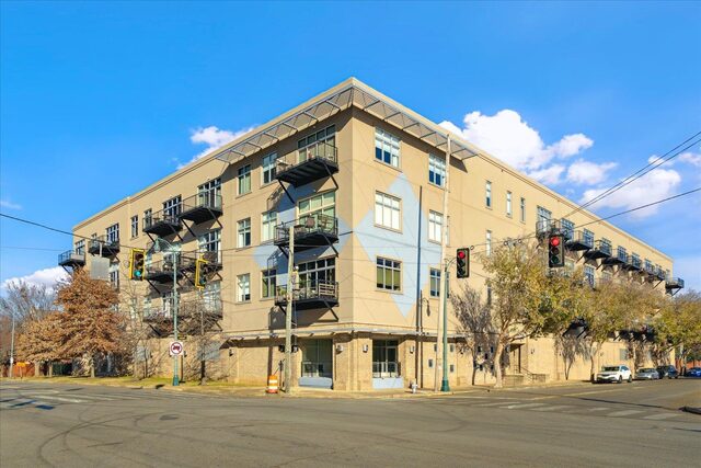 648 Riverside