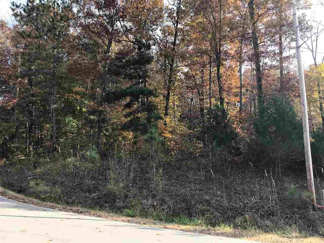 12 Country Woods