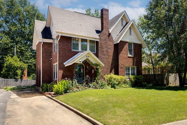 218 Crestmere
