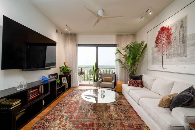 717 Riverside
