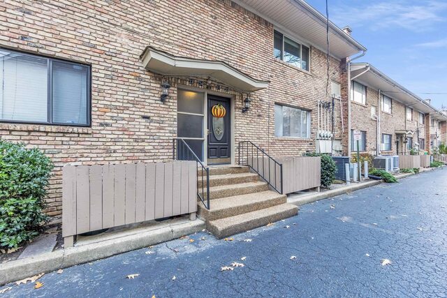 4400 Poplar
