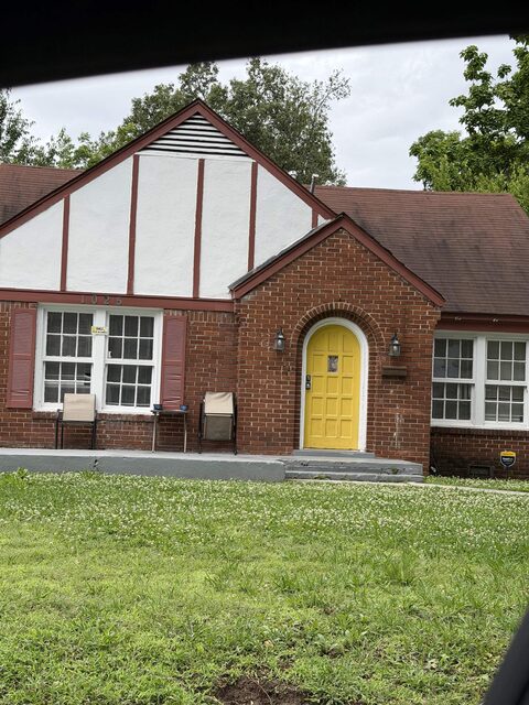 1023 Springdale