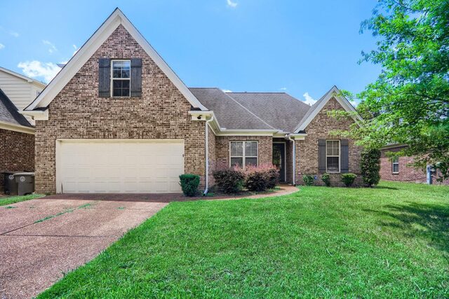 7935 Country Lake