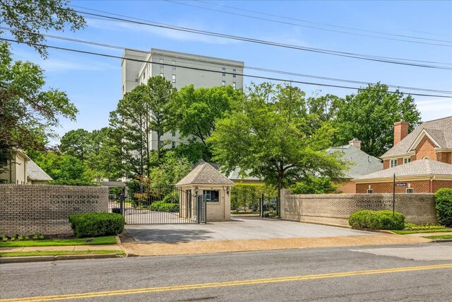 585 Greer