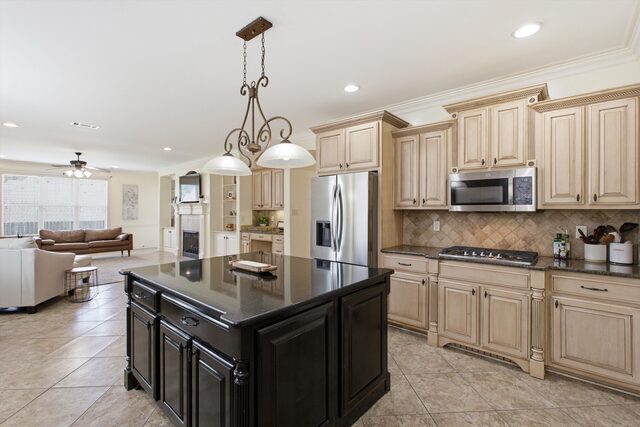 12210 Dunsmuir
