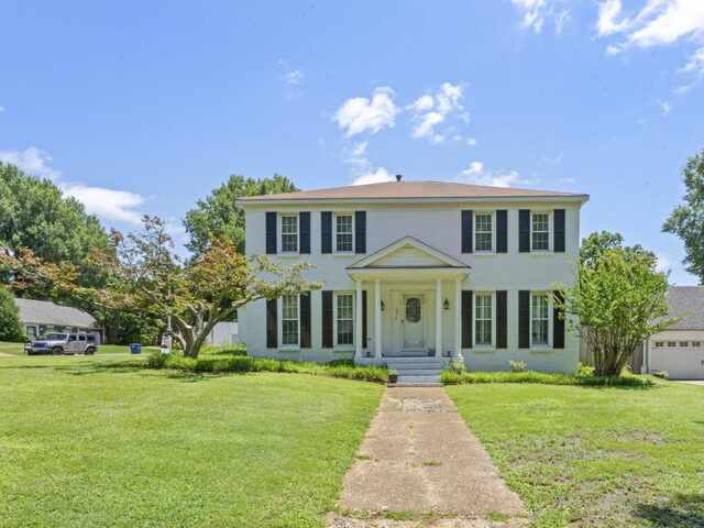 2218 Riverdale