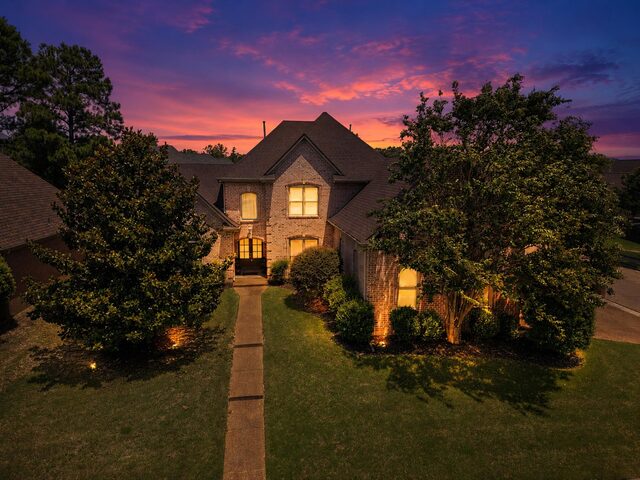 8990 River Knoll