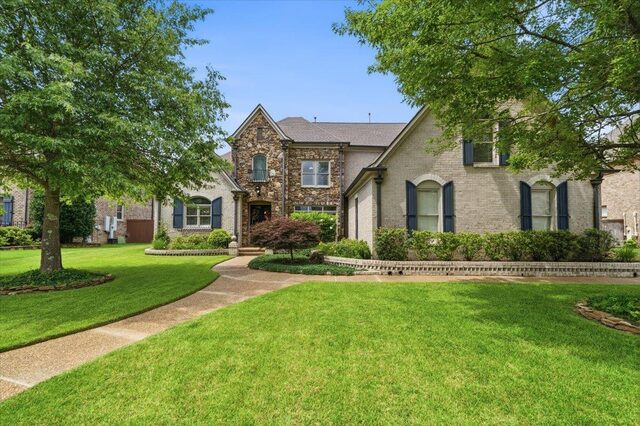 1214 Saddle Rock