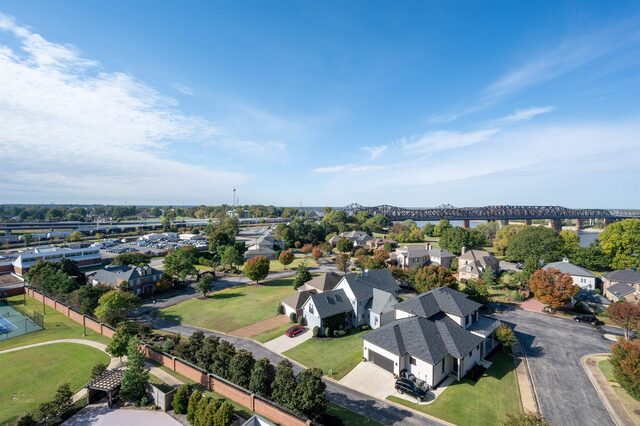 717 Riverside