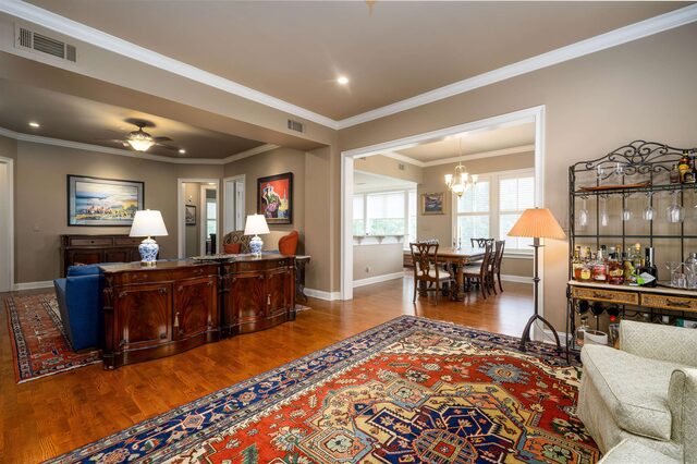 5204 Lexington Club