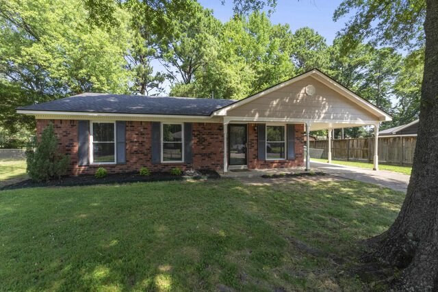 1019 Greencliff