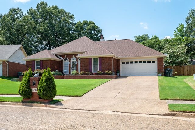 2241 Oak Hollow