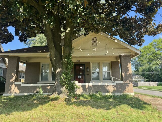 855 Dickinson