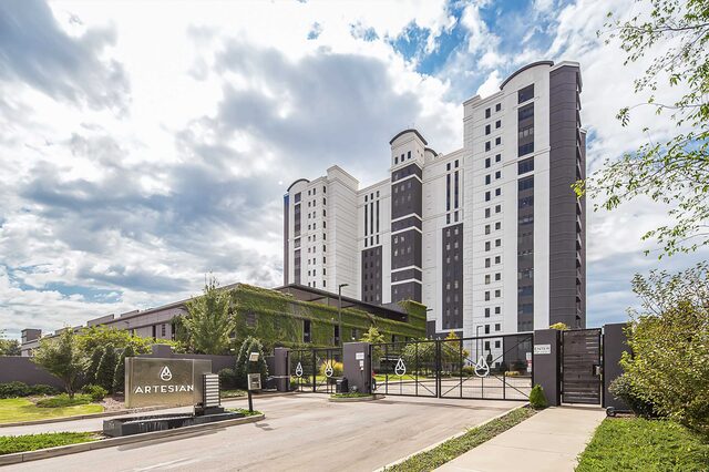 717 Riverside