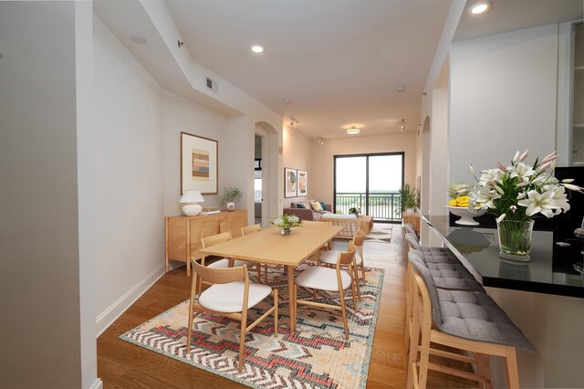 717 Riverside