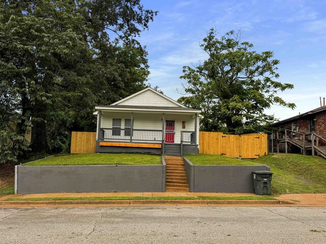 1405 Woodward