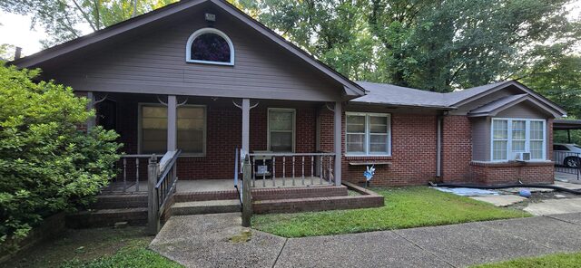 3877 Lakewood