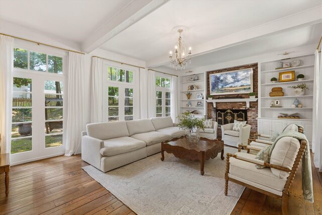 5828 Haymarket