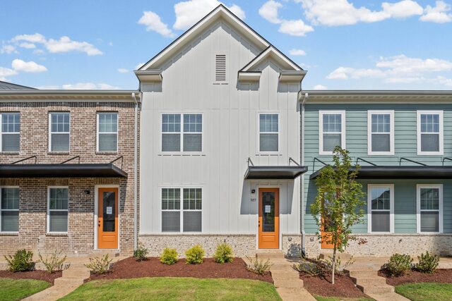 3057 Portage