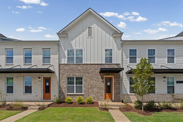3049 Portage