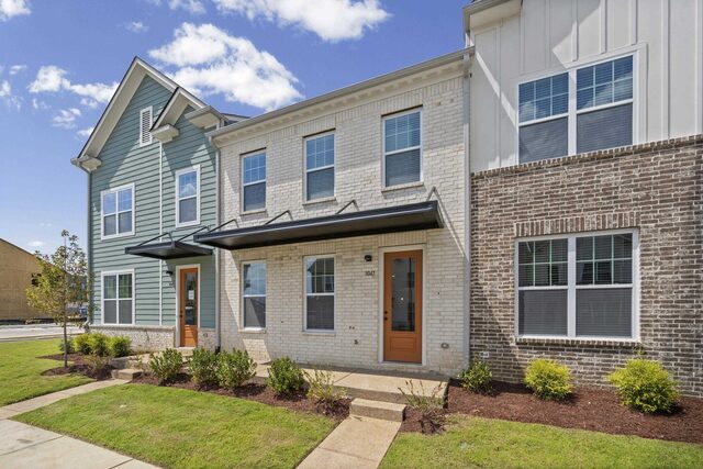 3047 Portage
