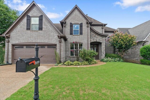 8499 Woodland Green
