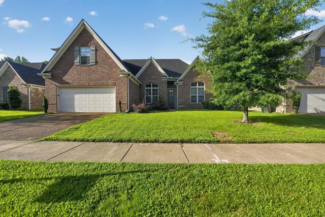7931 Country Lake