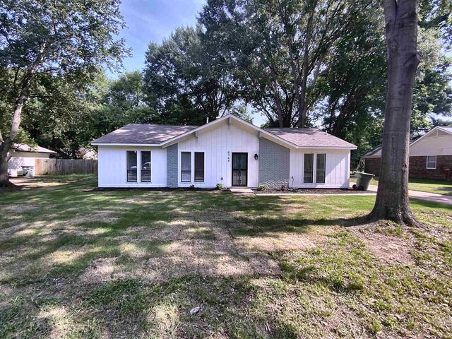6744 Bainbridge