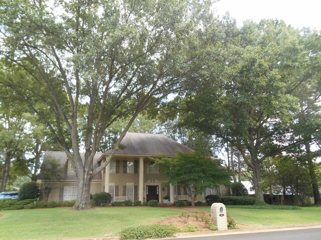 740 Rolling Oaks