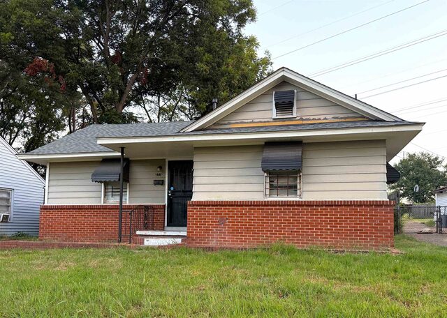 2716 Dwight