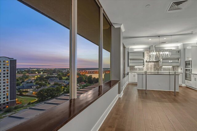 655 Riverside